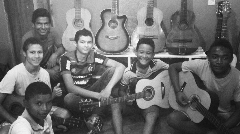 O som que transforma o Sertão: 10 anos do primeiro curso de violão do Instituto Novo Sertão